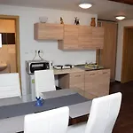Zatisi 4* Komorní Lhotka