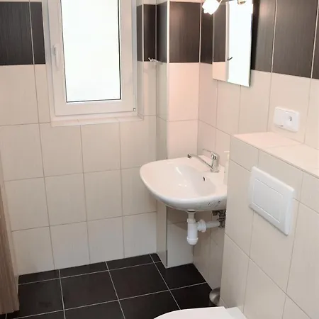 Zátiší Komorní Lhotka